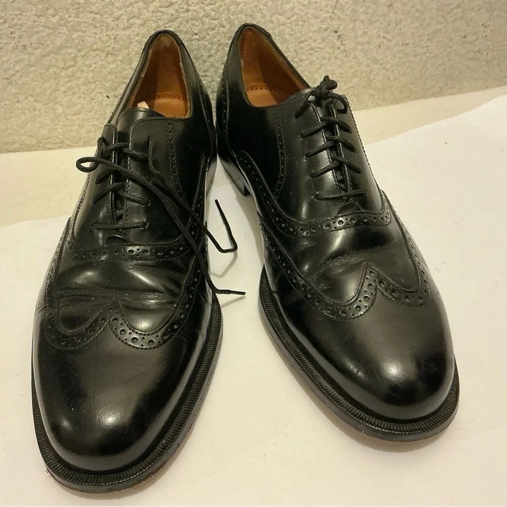 Cole Haan Black Leather Wingtip Oxfords size 10.5 D